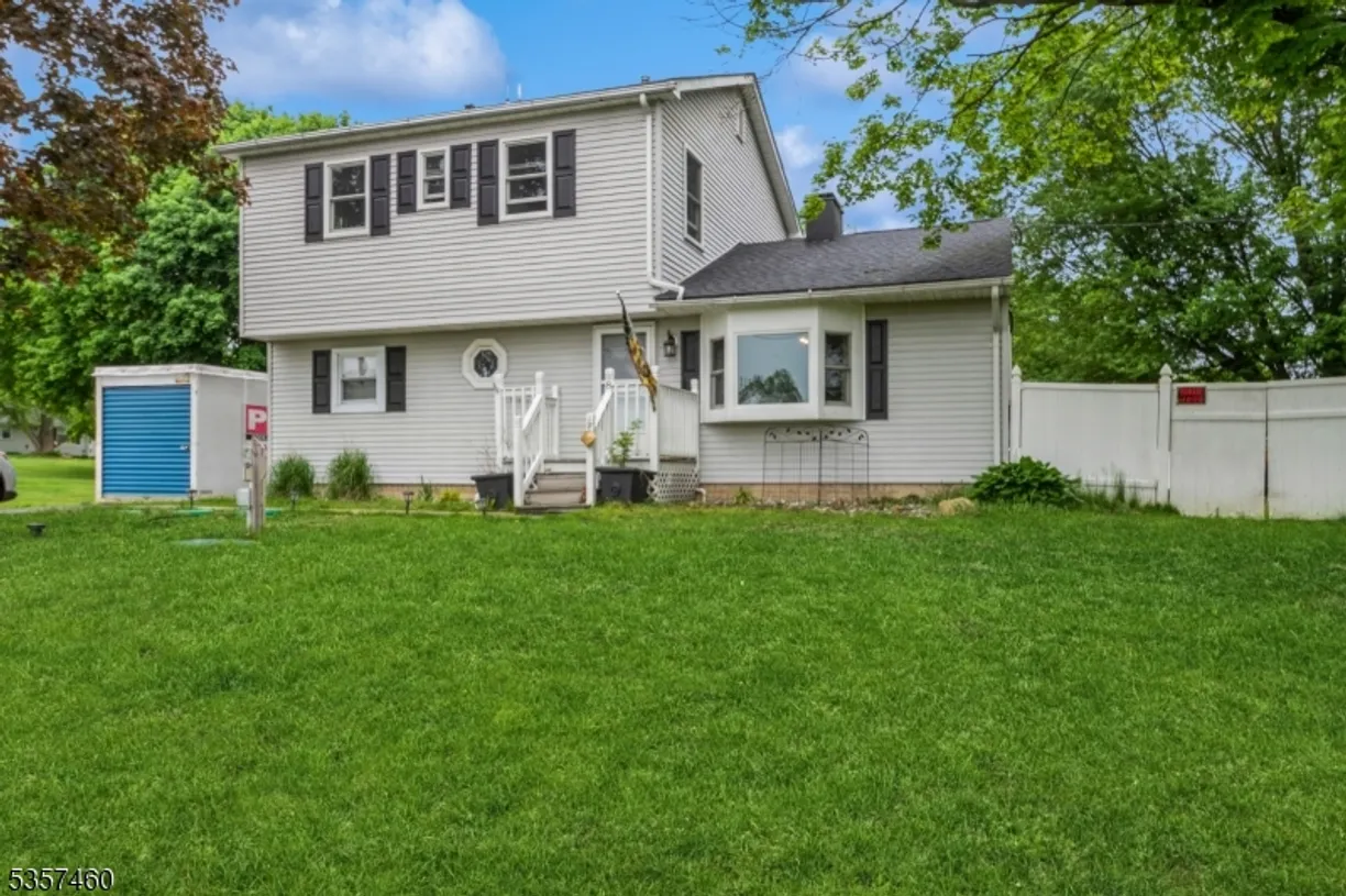 Central NJ/Bucks County, PA Real Estate | View 8 Mill Brook Road8 | 4 Beds, 2 Baths
