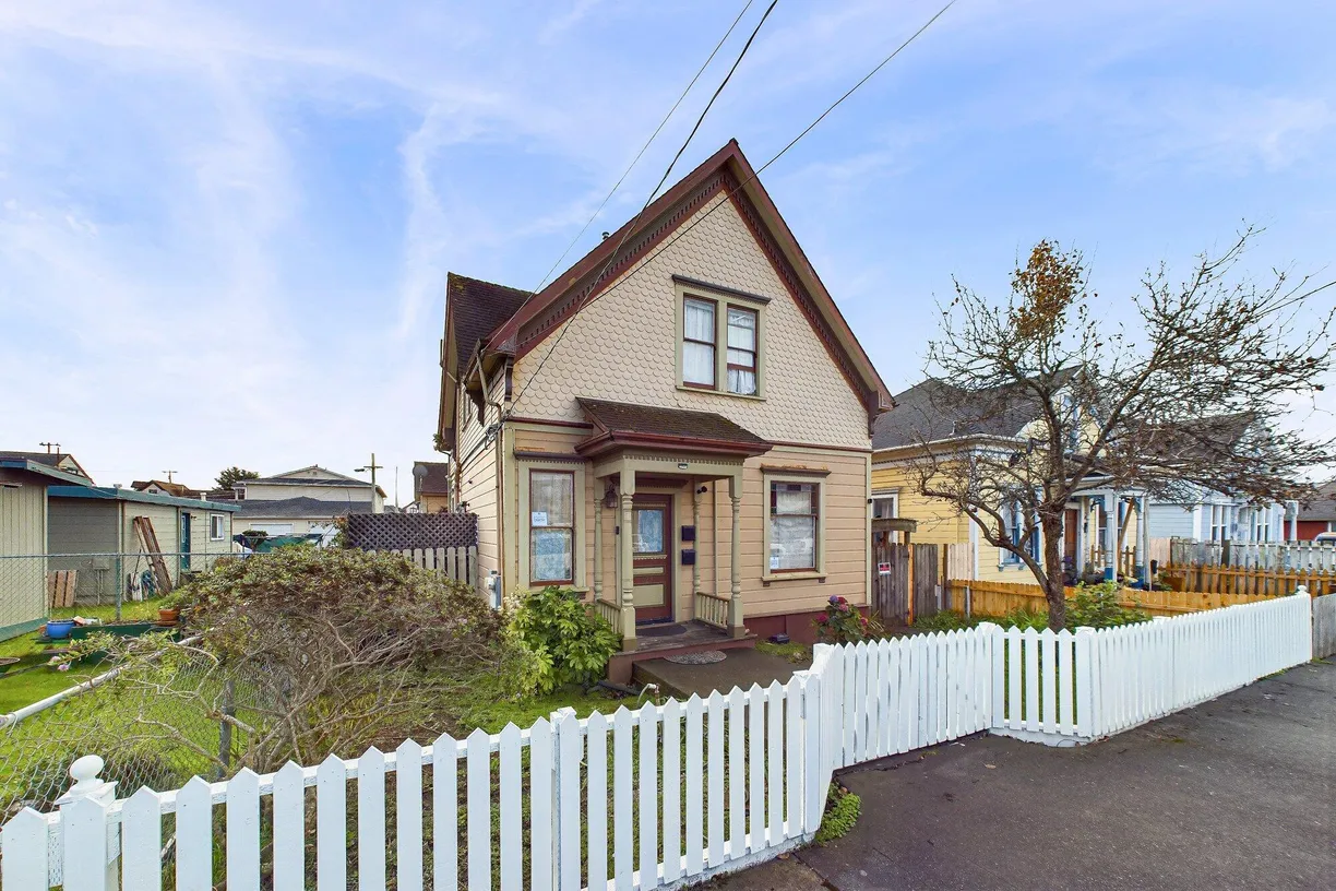 Northern California Real Estate | View 123 W Washington Street | 3 Beds, 3 Baths