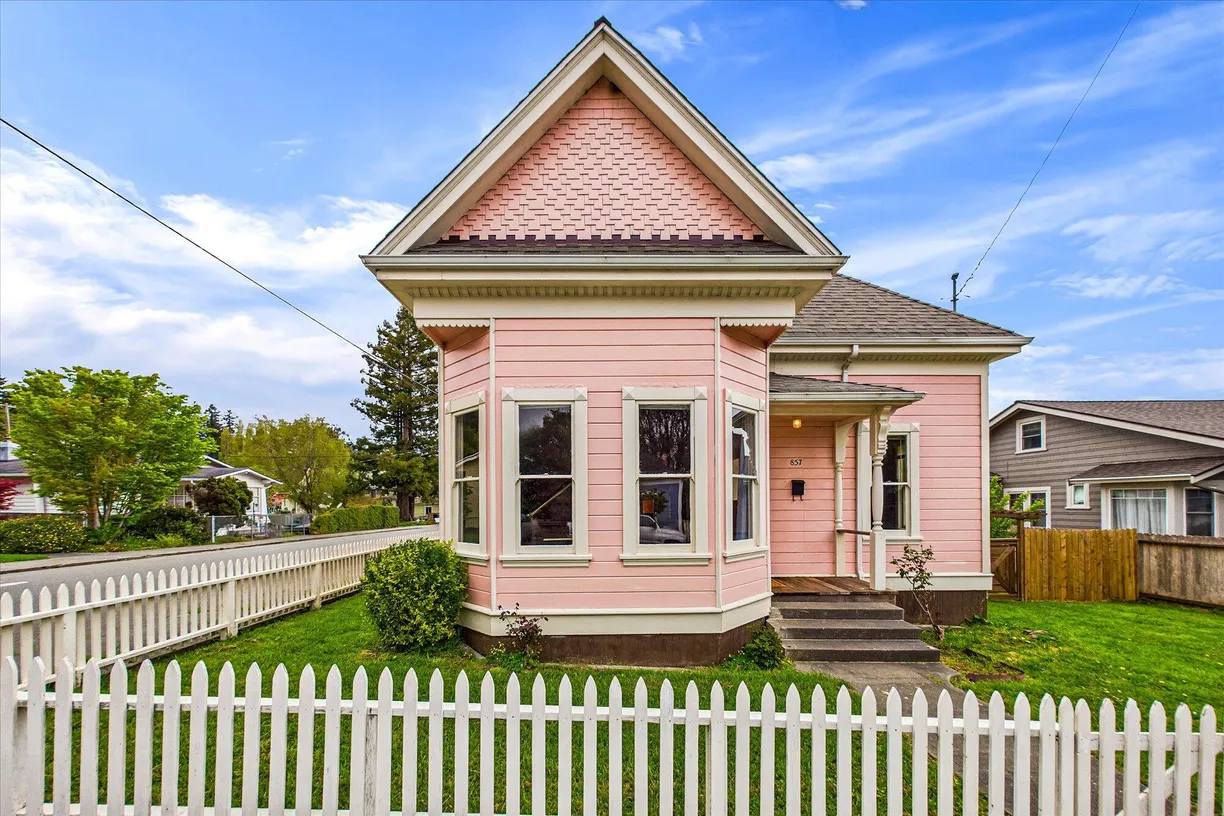 Northern California Real Estate | View 857 7th Street | 3 Beds, 3 Baths