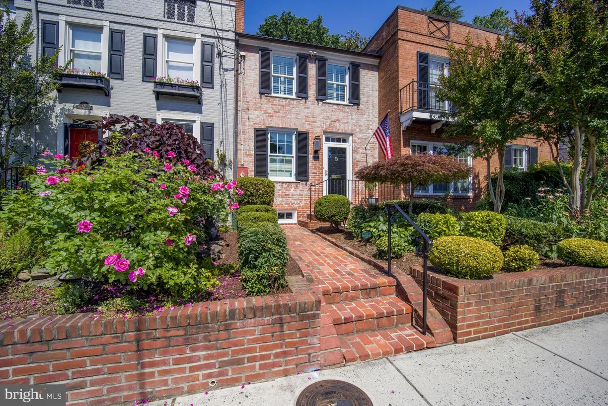 Washington Metro Area Real Estate | View 717 S Royal Street | 3 Beds, 2 Baths