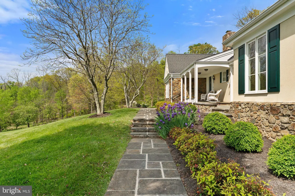 Washington Metro Area Real Estate | View 8300 Falcon Glen Road | room 2