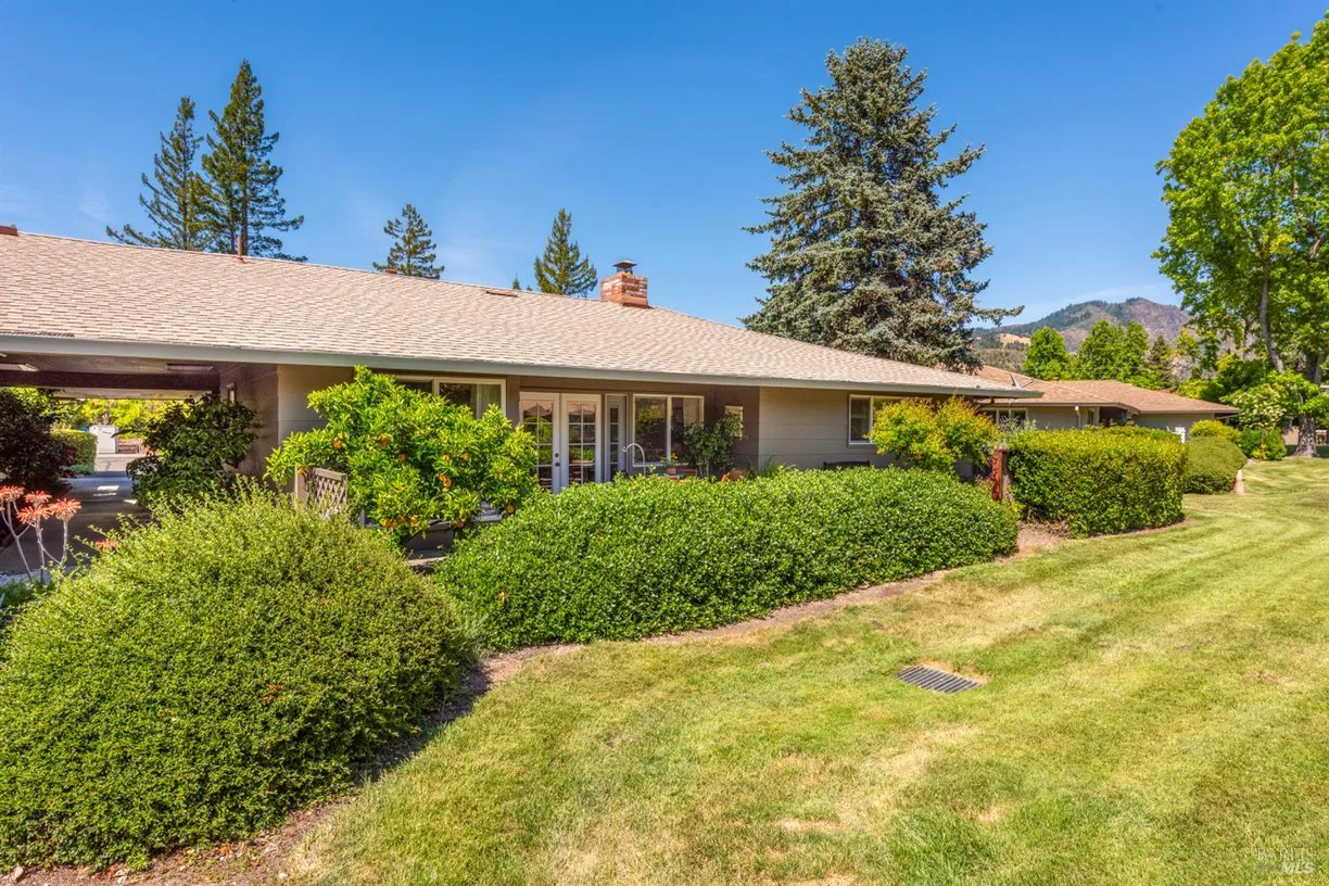 Northern California Real Estate | View 406 White Oak Drive | 2 Beds, 2 Baths