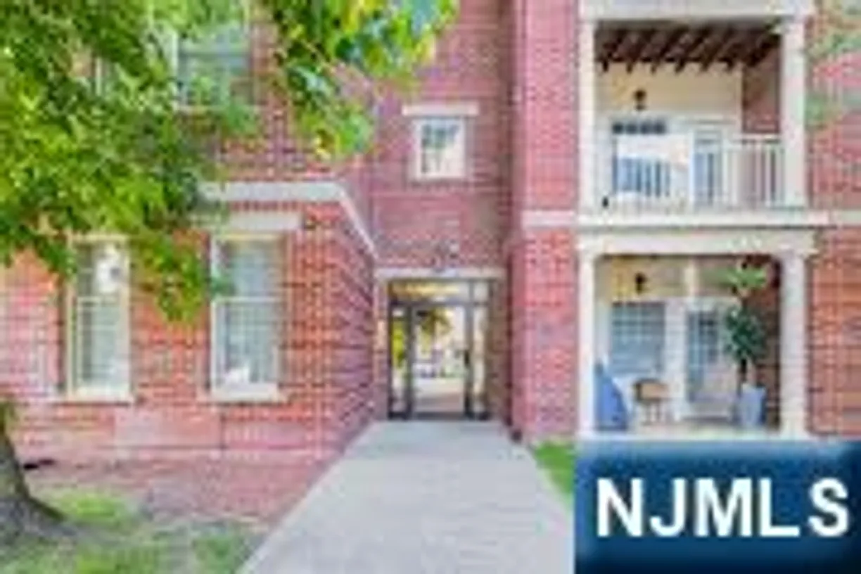 Bergen County Real Estate | View 2305 Tenakill Park Drive 2305 | 1 Bed, 1 Bath