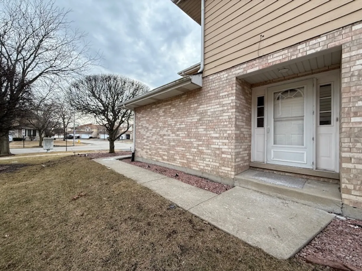 Chicago Real Estate | View 7120 182nd | room 1