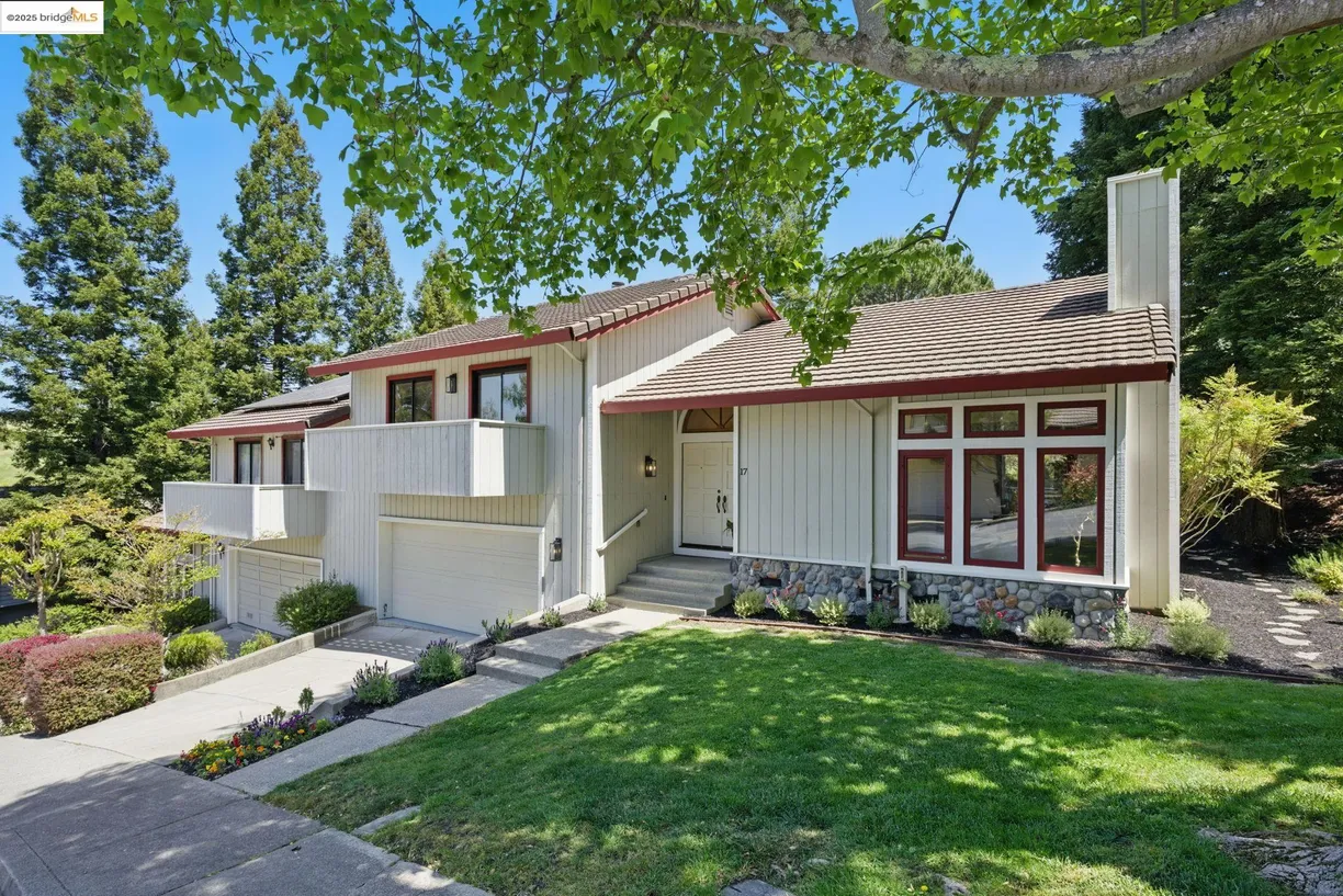 Northern California Real Estate | View 17 Vía Barcelona | 3 Beds, 2 Baths