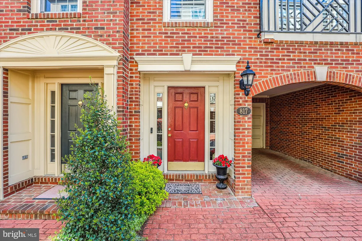 Washington Metro Area Real Estate | View 817 Water Place | room 1