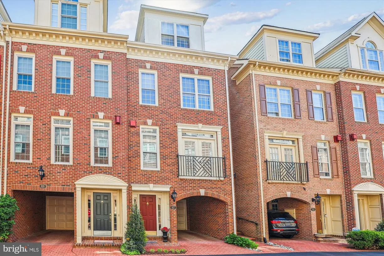 Washington Metro Area Real Estate | View 817 Water Place | 3 Beds, 2 Baths