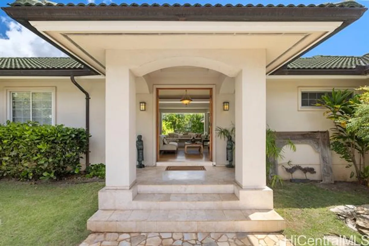 Hawaii Real Estate | View 626 W Hind Drive | 4 Beds, 3 Baths