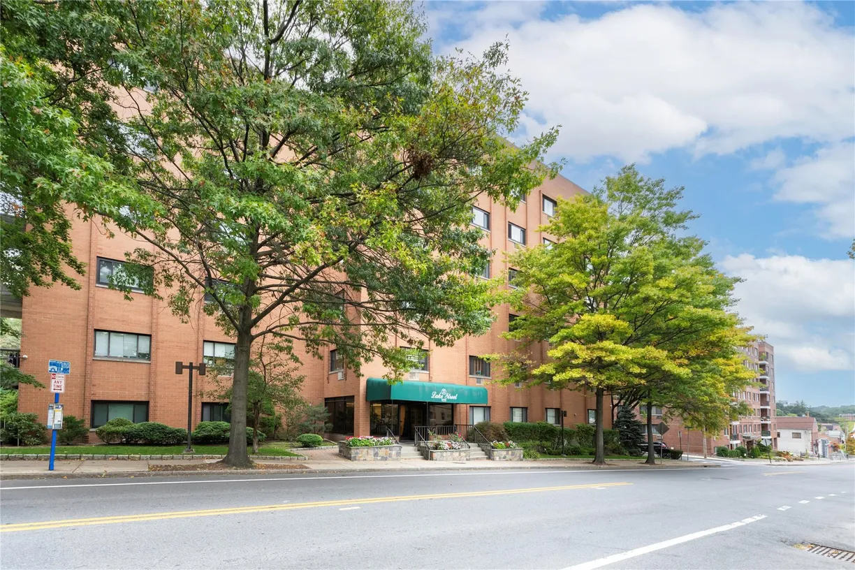 Westchester Real Estate | View 21 Lake Street #2J | room 1