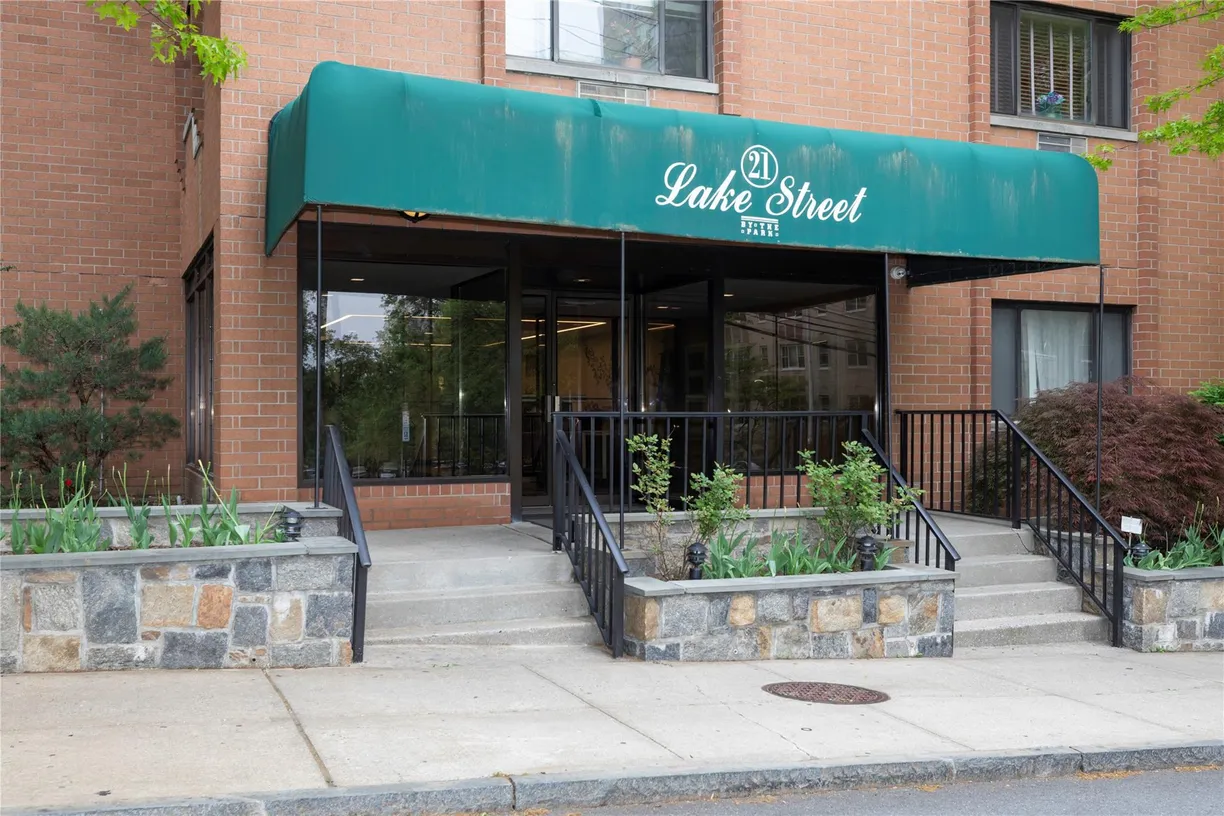 Westchester Real Estate | View 21 Lake Street #2J | 1 Bed, 1 Bath