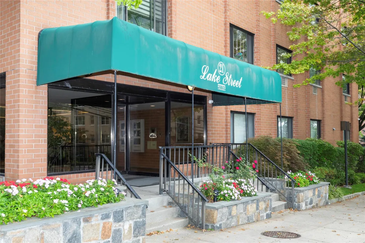 Westchester Real Estate | View 21 Lake Street #2J | room 2