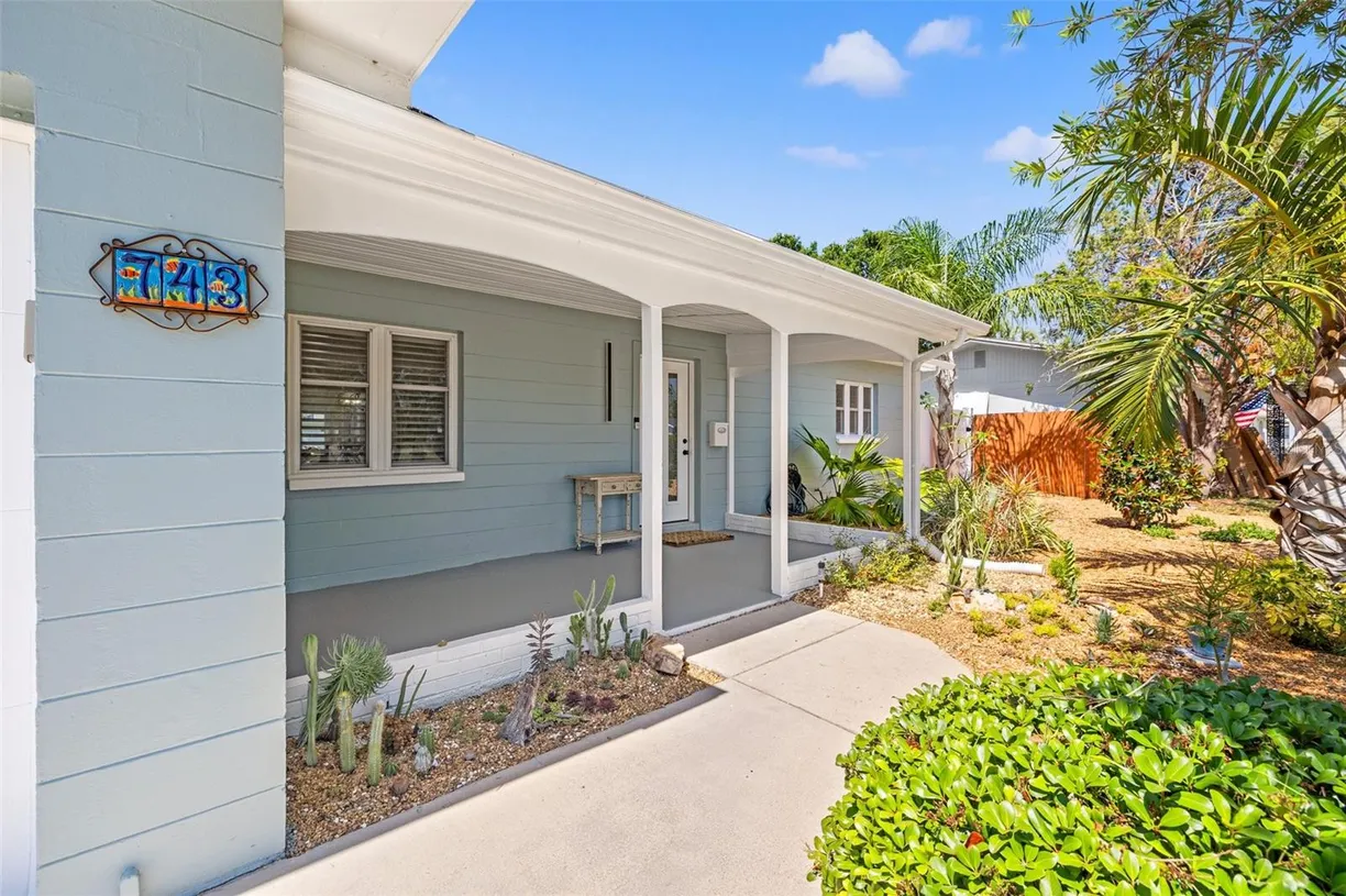 Sarasota/St. Petersburg Real Estate | View 743 43rd Avenue Ne | room 2