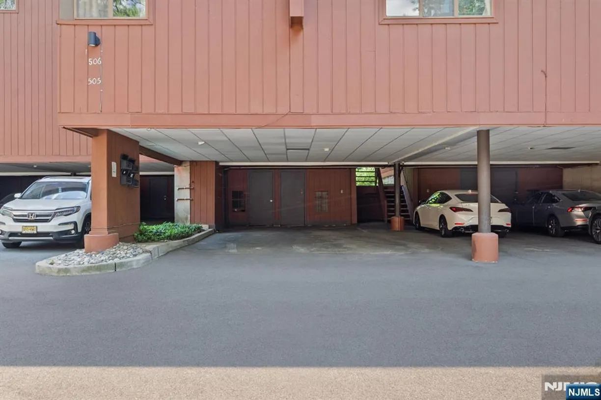 Bergen County Real Estate | View 506 Teal Plaza | room 2