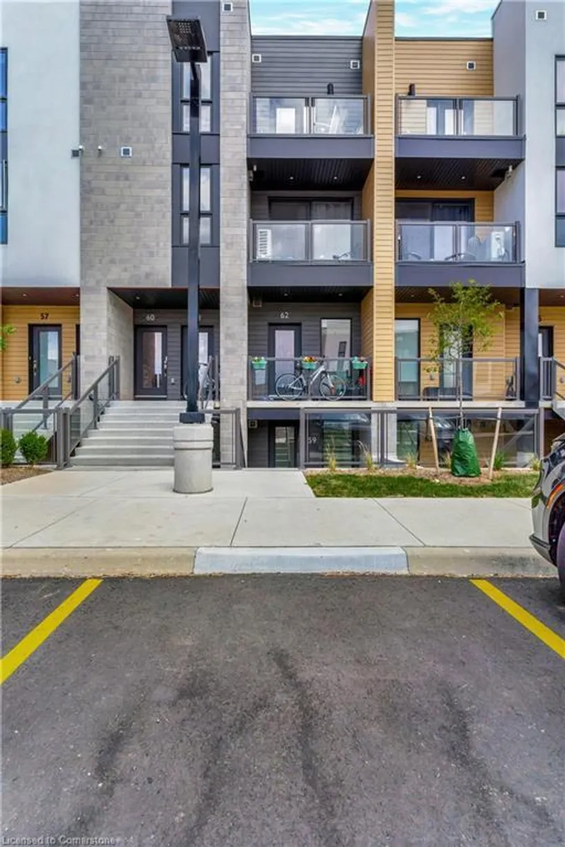 Ontario Real Estate | View 261 Woodbine Avenue 59 | 3 Beds, 2 Baths