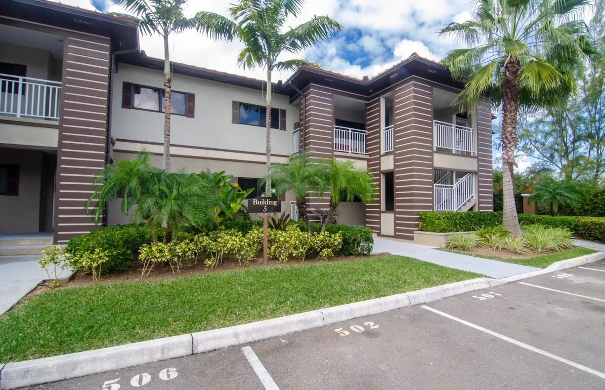 Bahamas Real Estate | View Venetian West #508 | room 1
