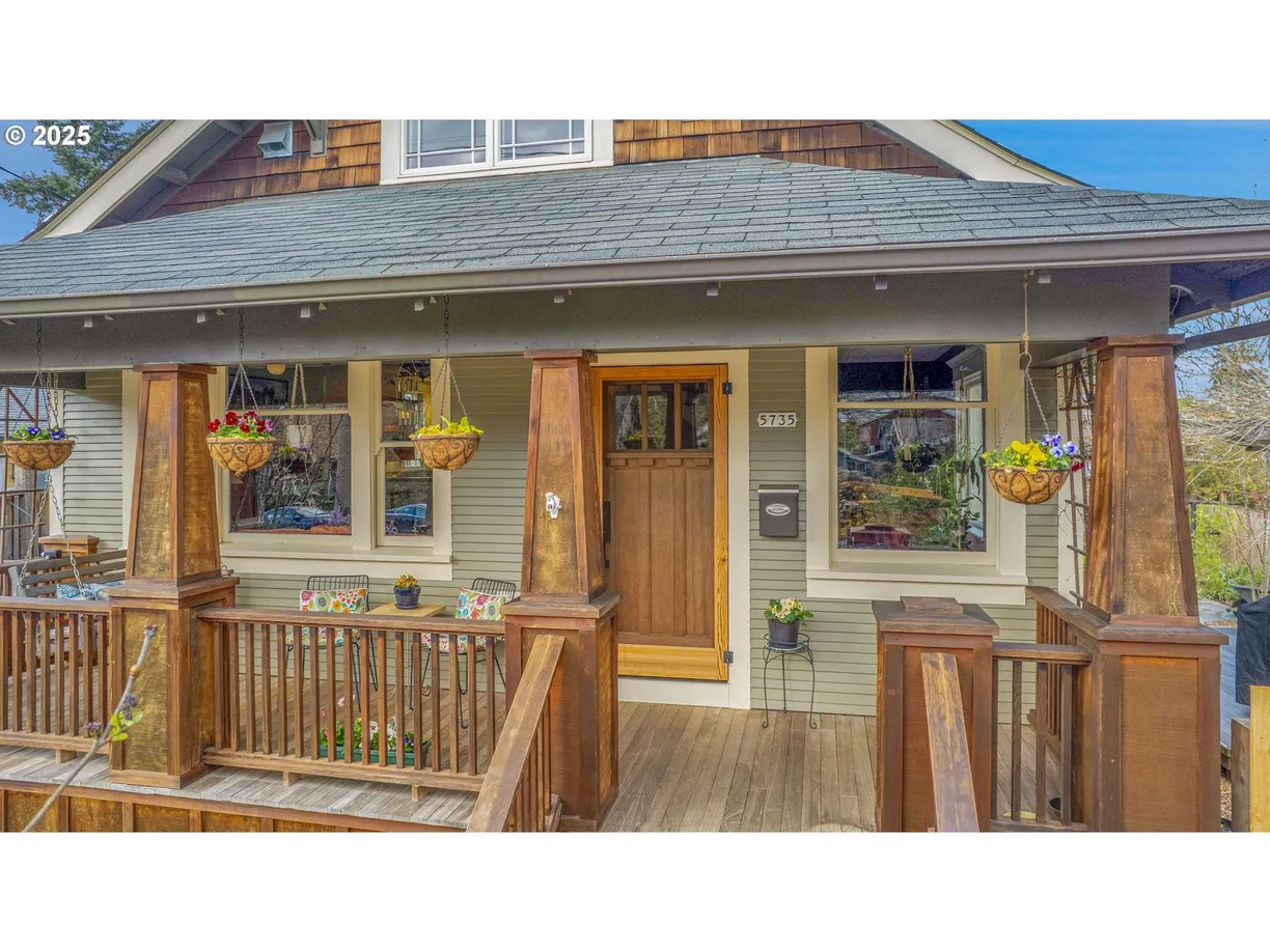 Portland, OR Real Estate | View 5735 SE Woodstock Blvd | room 1