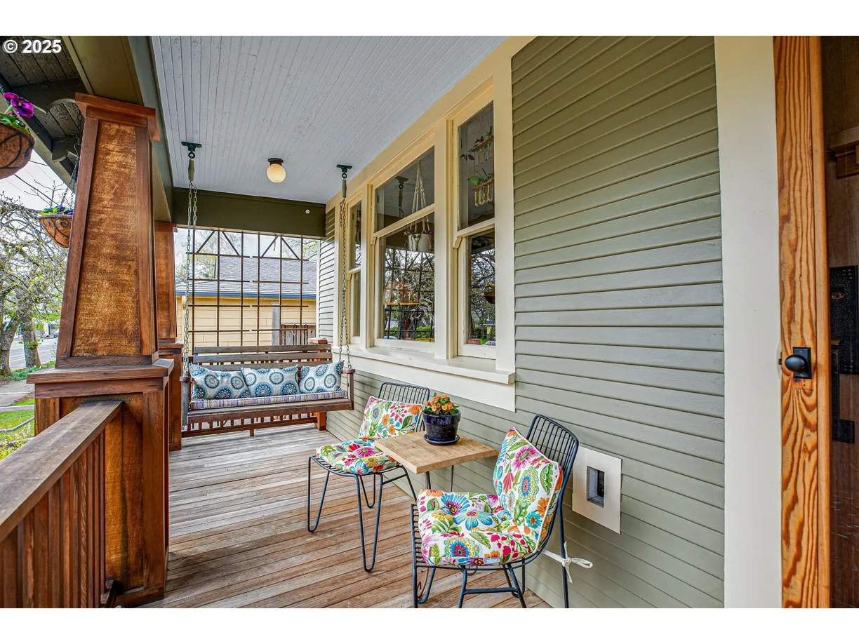 Portland, OR Real Estate | View 5735 SE Woodstock Blvd | room 2