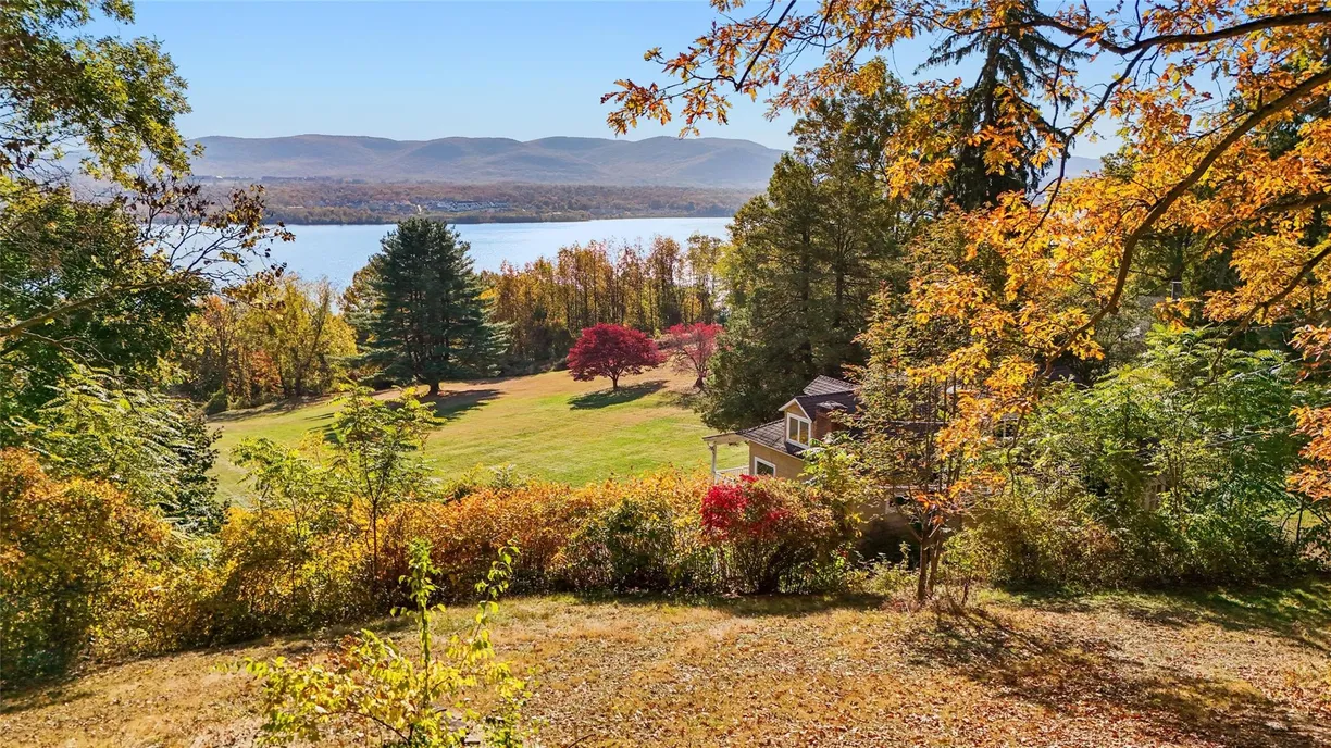 Hudson Valley Real Estate | View 602 River Road | room 2