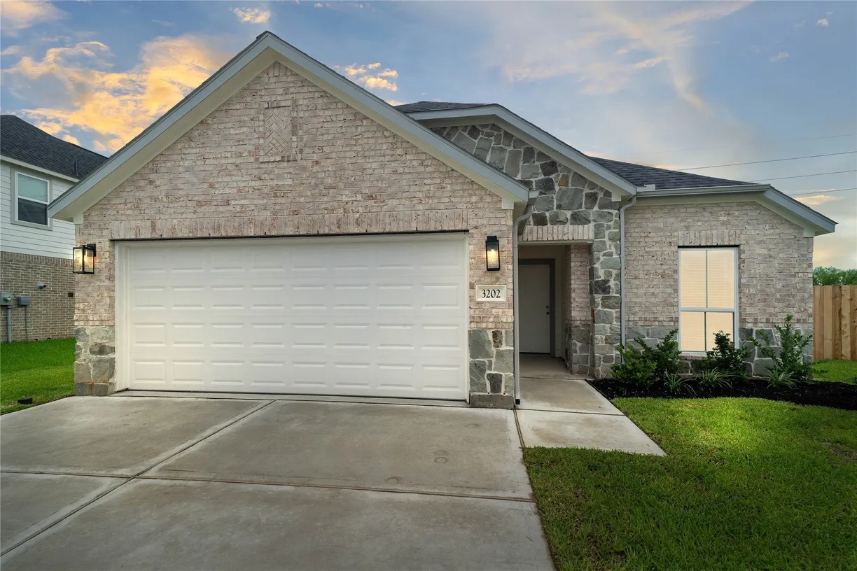 Houston Suburbs Real Estate | View 3202 Fogmist Drive | 3 Beds, 2 Baths
