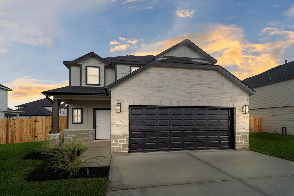 Houston Suburbs Real Estate | View 2915 Vannay Lane | 4 Beds, 3 Baths