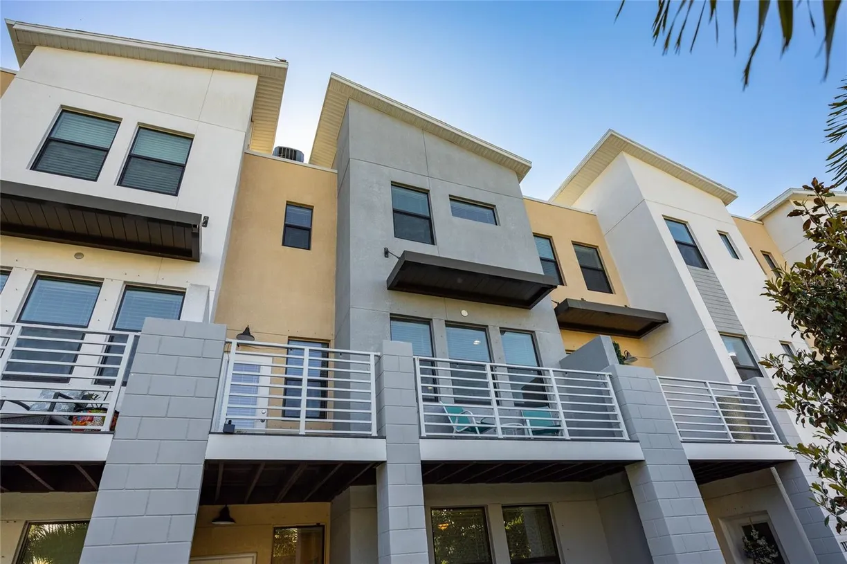 Sarasota/St. Petersburg Real Estate | View 1182 25th Way N | 3 Beds, 3 Baths