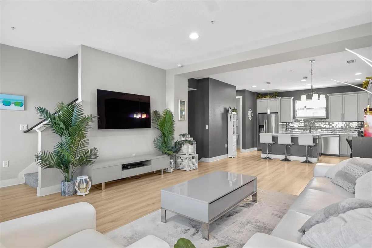 Sarasota/St. Petersburg Real Estate | View 1182 25th Way N | room 2