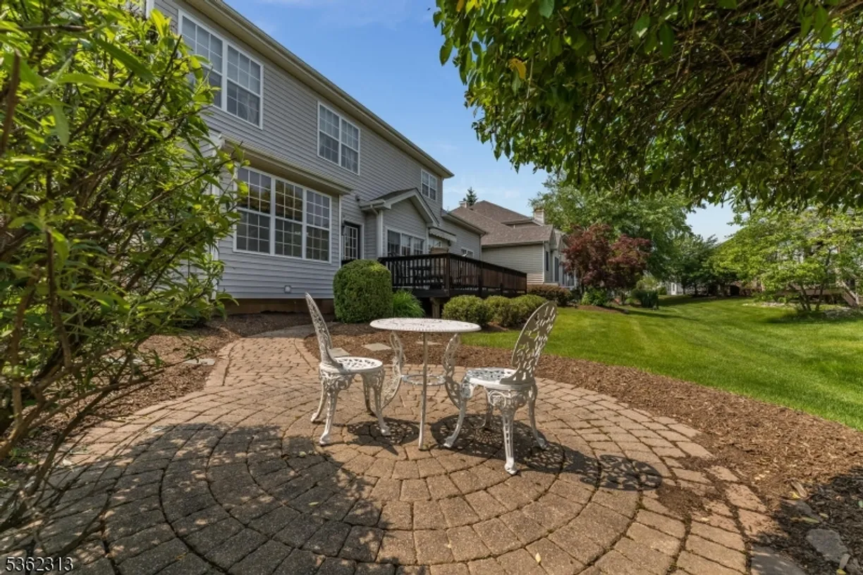 Central NJ/Bucks County, PA Real Estate | View 7 Colts Ln | room 2
