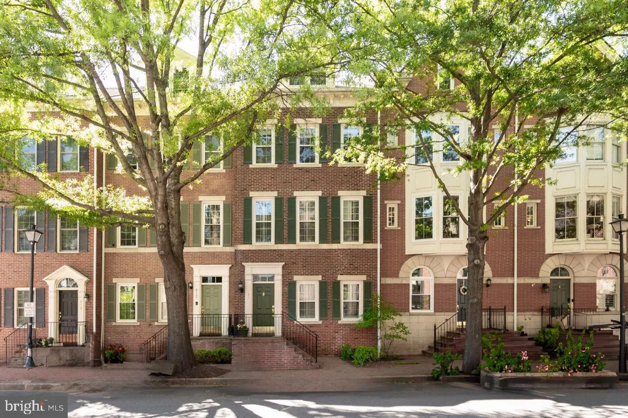 Washington Metro Area Real Estate | View 614 N Pitt Street N | 3 Beds, 3 Baths