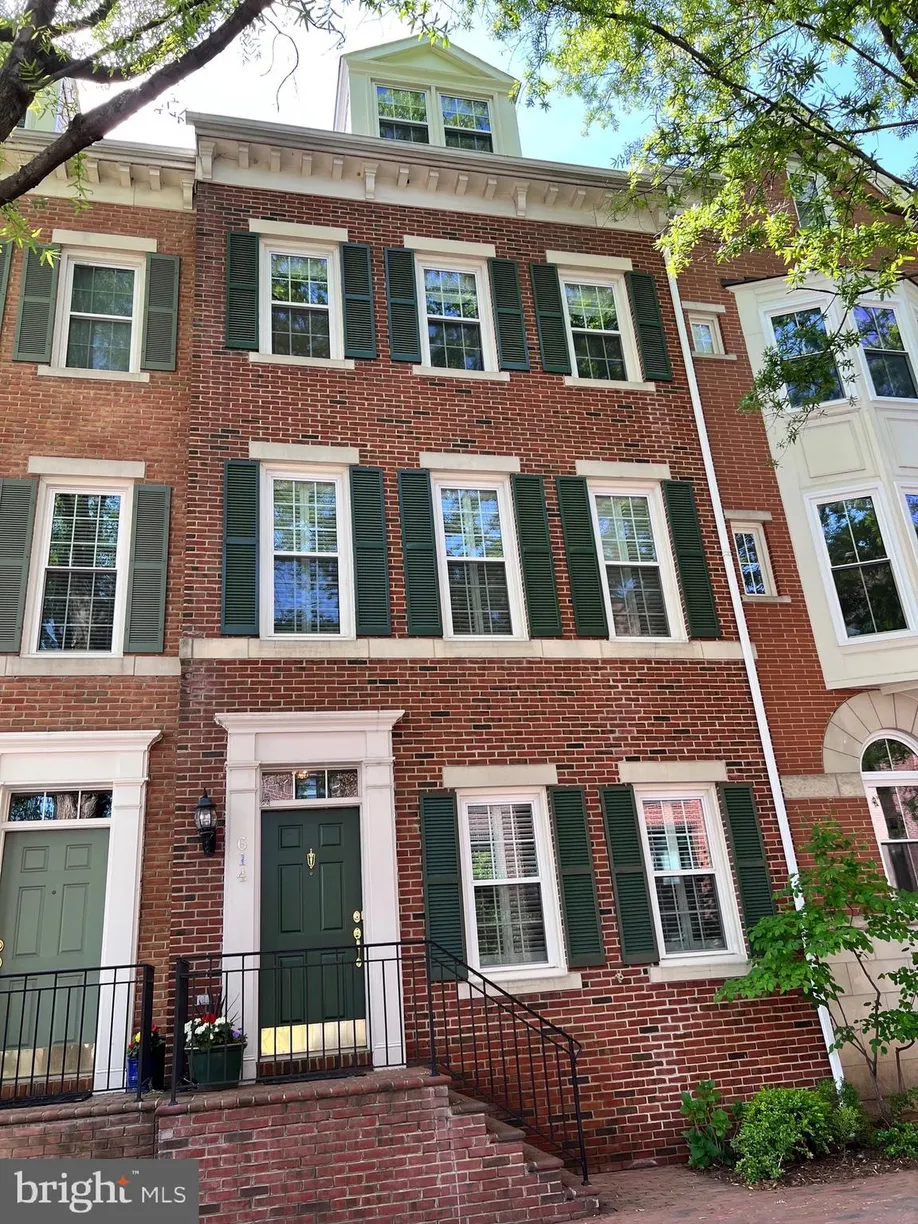 Washington Metro Area Real Estate | View 614 N Pitt Street N | room 1