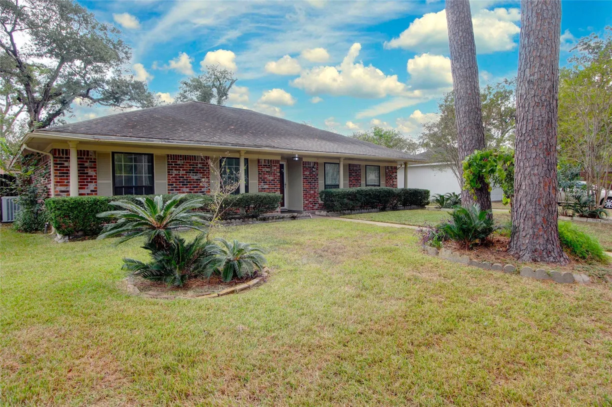 Houston Suburbs Real Estate | View 9234 Landwood Drive | room 2