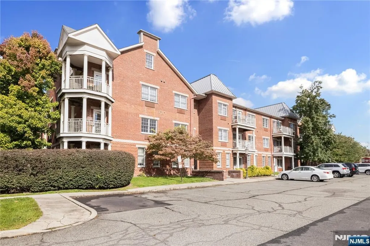 Bergen County Real Estate | View 1109 Tenakill Park Drive 1109 | room 1