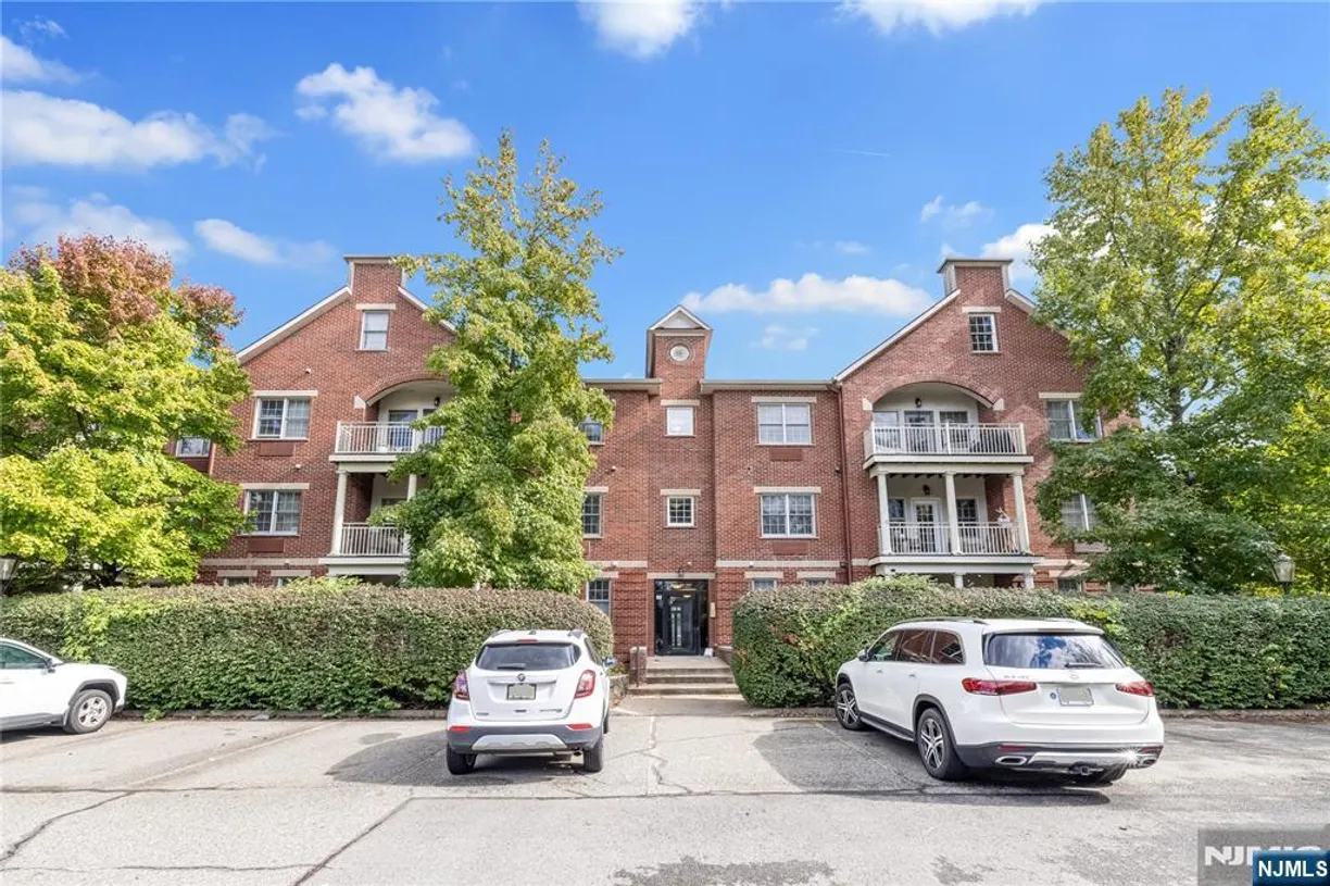Bergen County Real Estate | View 1109 Tenakill Park Drive 1109 | 2 Beds, 2 Baths