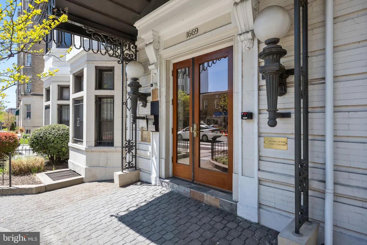 Washington Metro Area Real Estate | View 1669 Columbia Road NW Unit# 211 | room 2