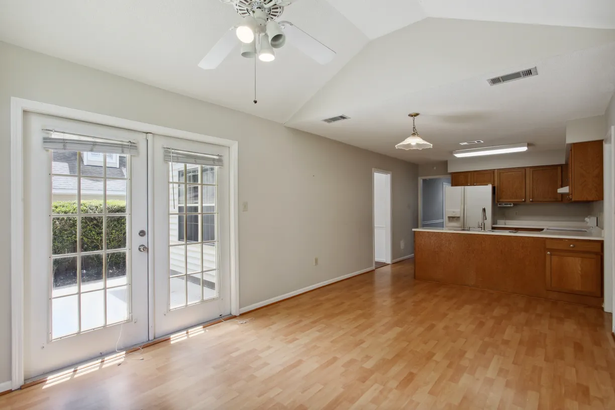 Savannah Real Estate | View 21 River Bluff Drive | room 4 | View 5