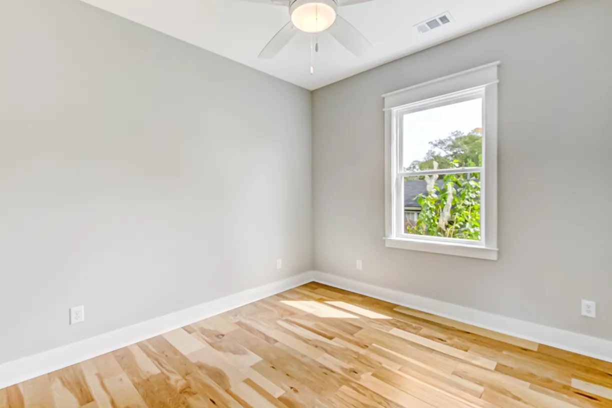 Savannah Real Estate | View 615 E 33rd Street | room 2 | View 3