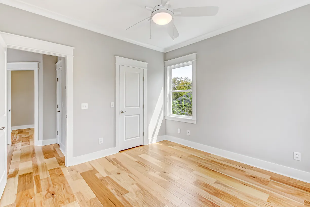 Savannah Real Estate | View 615 E 33rd Street | room 1 | View 2