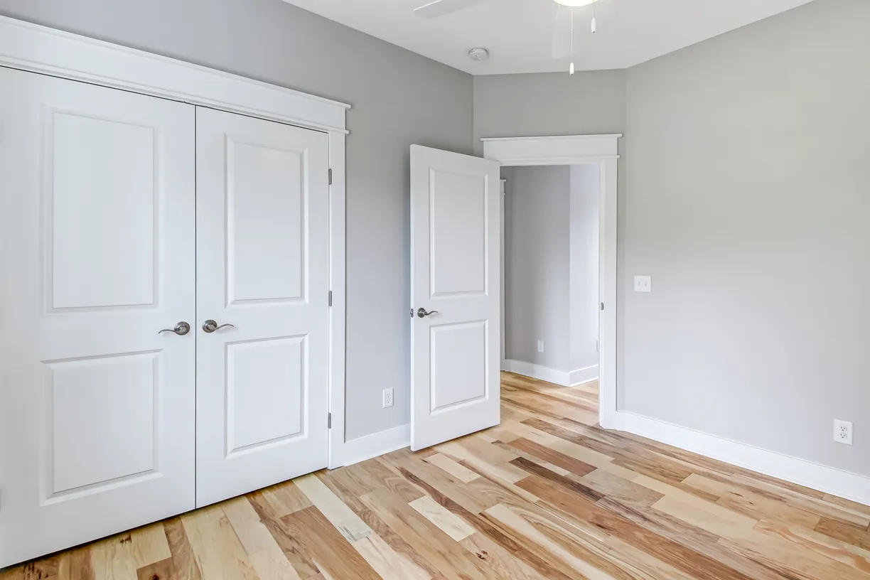 Savannah Real Estate | View 615 E 33rd Street | room 3 | View 4