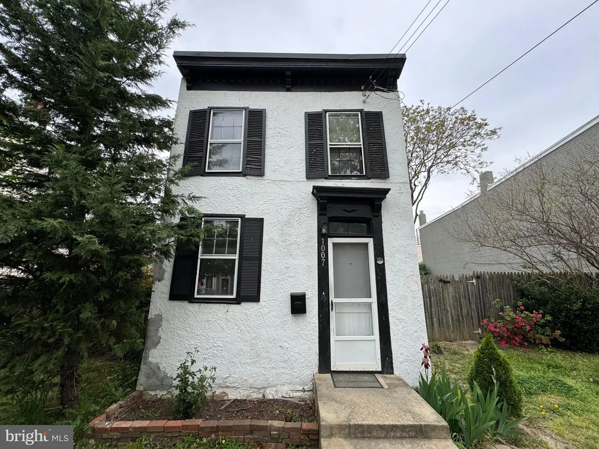 Washington Metro Area Real Estate | View 1007 Oronoco Street | 2 Beds, 1 Bath