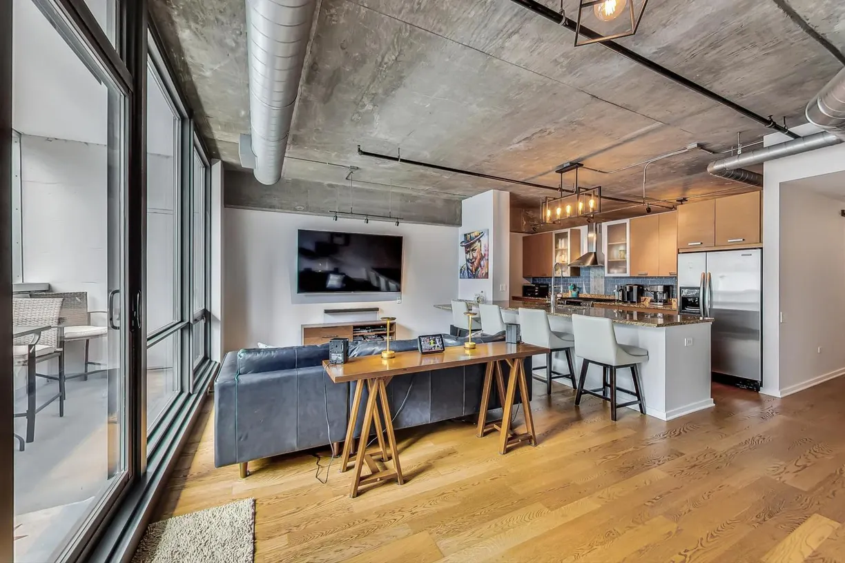 Chicago Real Estate | View 240 E Illinois, 504 | room 1