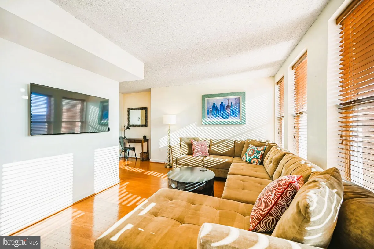 Washington Metro Area Real Estate | View 601 Pennsylvania Avenue NW Unit# 1110 | room 2