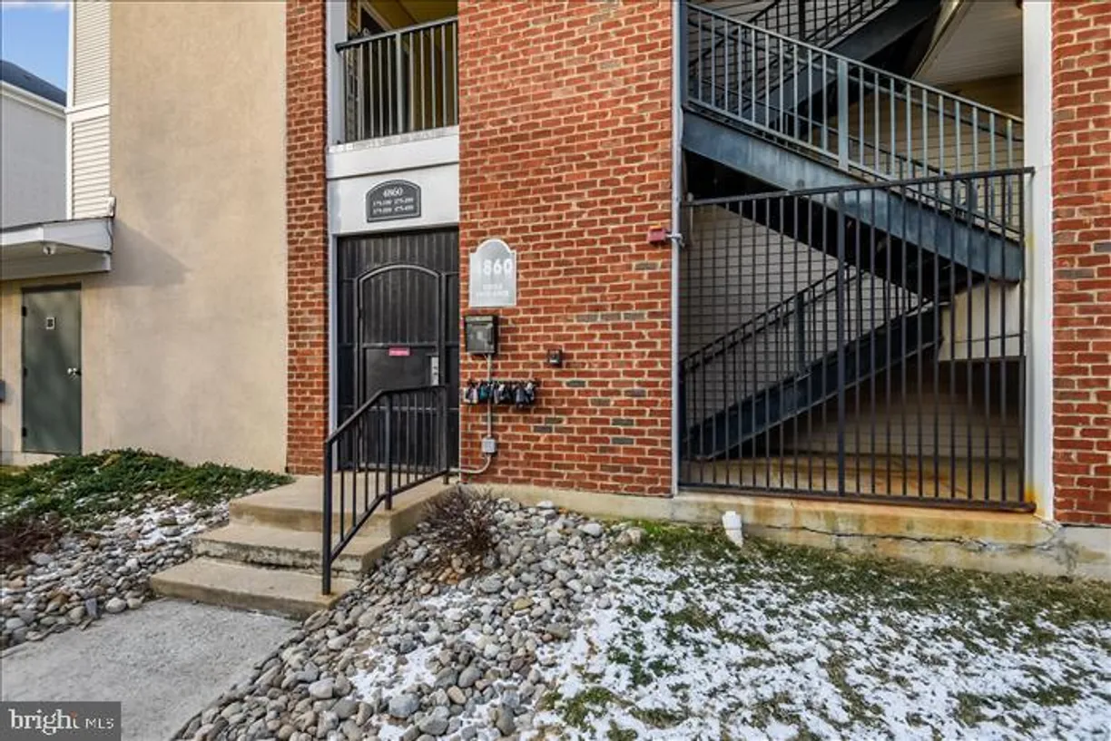 Washington Metro Area Real Estate | View 4860 Eisenhower Avenue Unit# 388 | room 2