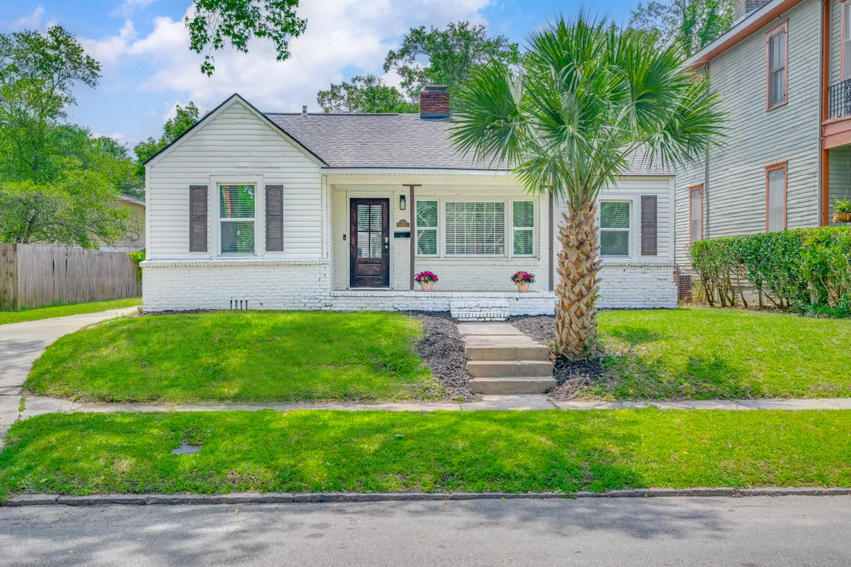 Savannah Real Estate | View 1221 East 32nd Street | room 1