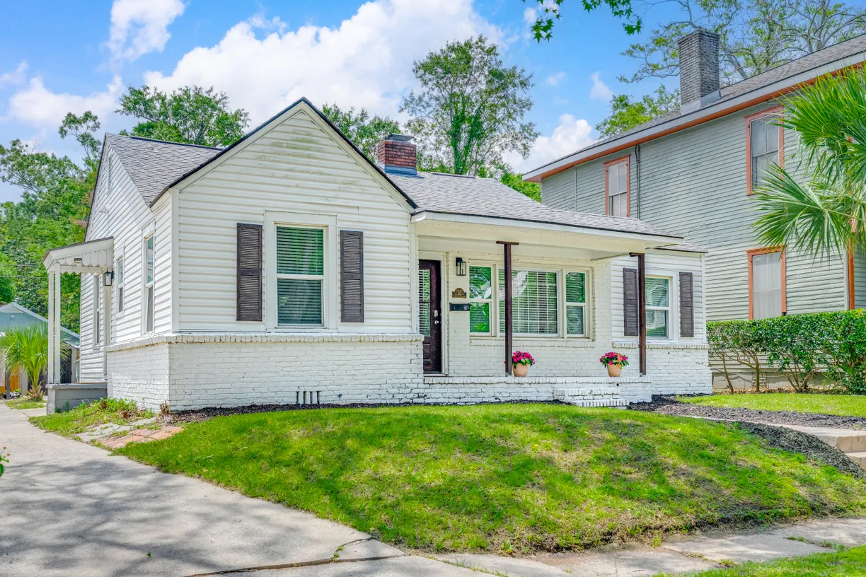 Savannah Real Estate | View 1221 East 32nd Street | room 2
