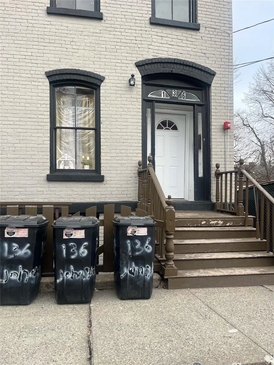 Rockland/Orange/NJ Real Estate | View 136 Johnston Street Unit# 2nd Floor | 3 Beds, 1 Bath