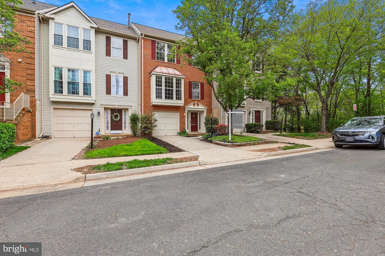 Washington Metro Area Real Estate | View 46703 Cavendish Square | 3 Beds, 2 Baths
