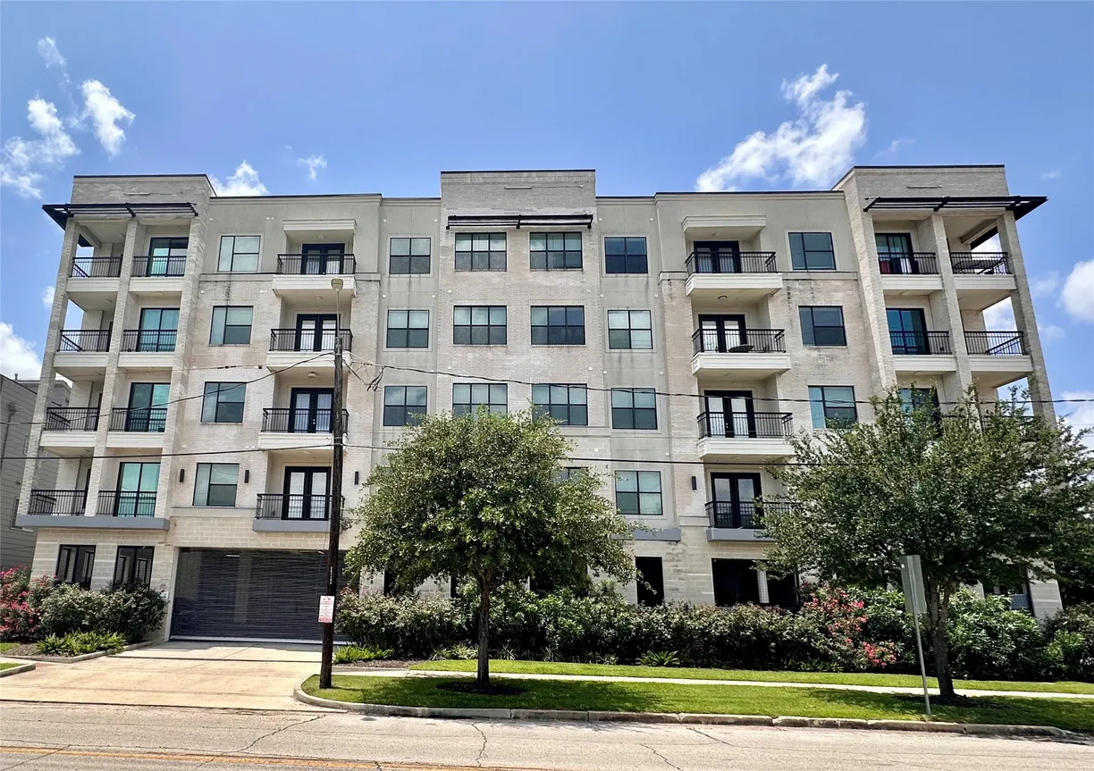 Houston Real Estate | View 1508 Blodgett Street #405 | 1 Bed, 1 Bath