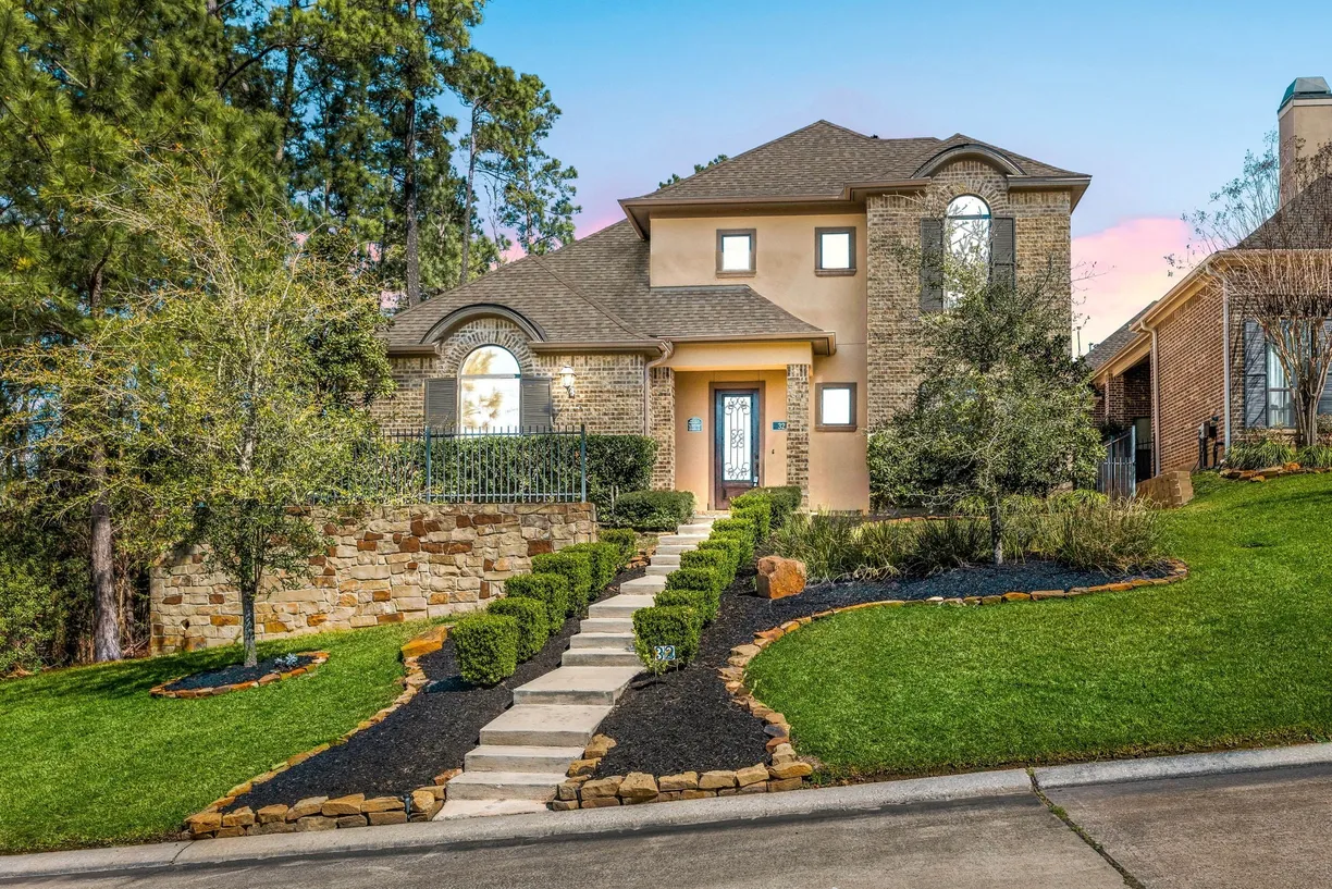 Houston Suburbs Real Estate | View 32 Evangeline Boulevard | room 1