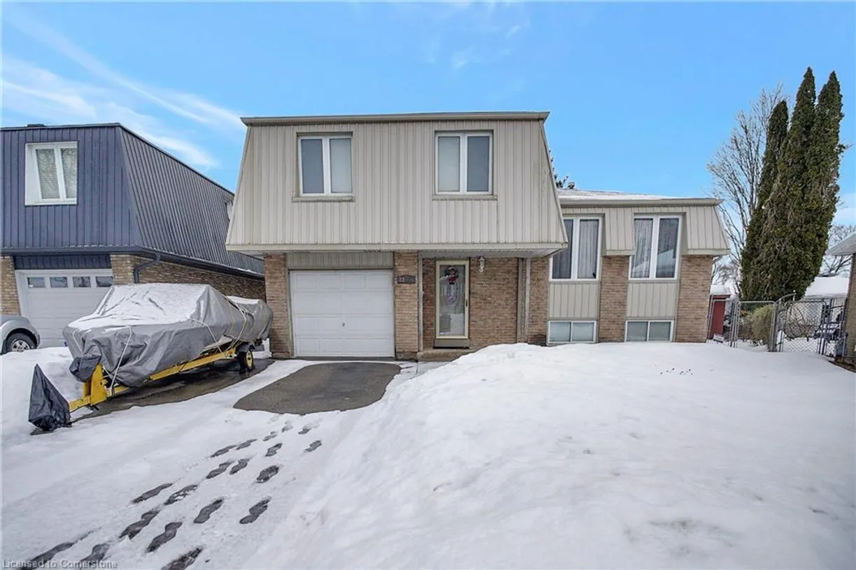 Ontario Real Estate | View 22 Dolman Court | 3 Beds, 2 Baths
