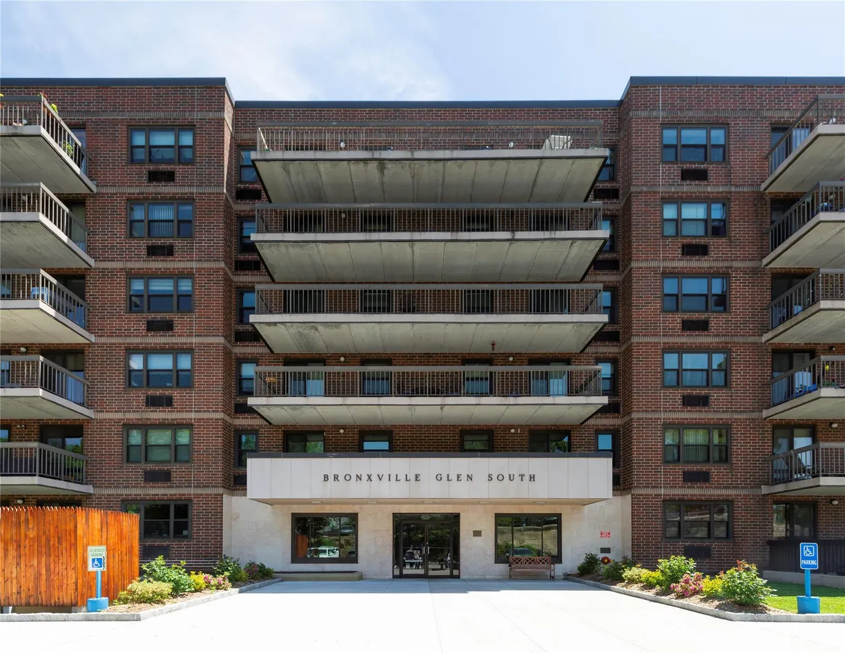 Westchester Real Estate | View 1376 Midland Avenue #307 | room 1