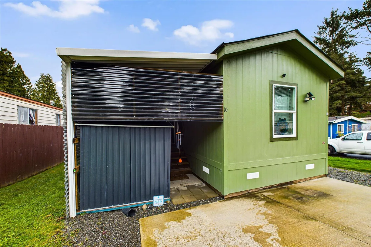 Northern California Real Estate | View 700 Sea Avenue | 2 Beds, 2 Baths